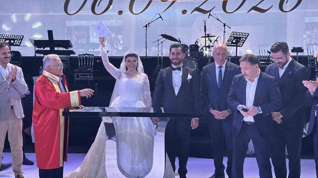KESOB Başkanı Odakır'ın oğlu Okan, Eda Çadırlı ile evlendi; nikahı Büyükkılıç kıydı