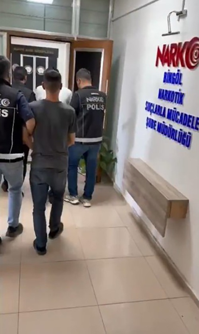 Bingöl'de polis operasyonlarında 365 gram esrar ele geçirildi, 2 tutuklama