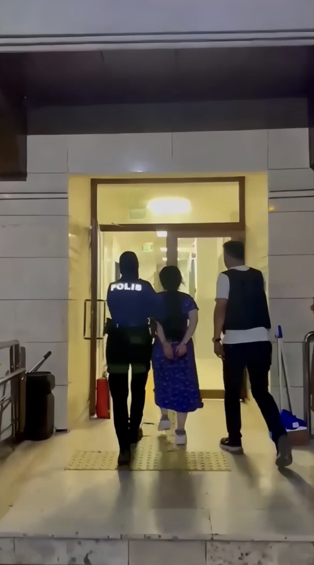 Canlı yayında polis baskını: 64 yıl hapis cezasıyla aranan kadın yakalandı