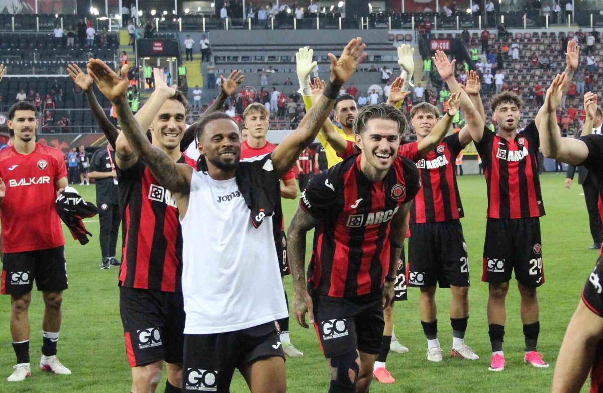 Çorum FK taraftarı önünde Eyüpspor'u 3-0 yendi, Süper Lig'deki ilk galibiyetini aldı