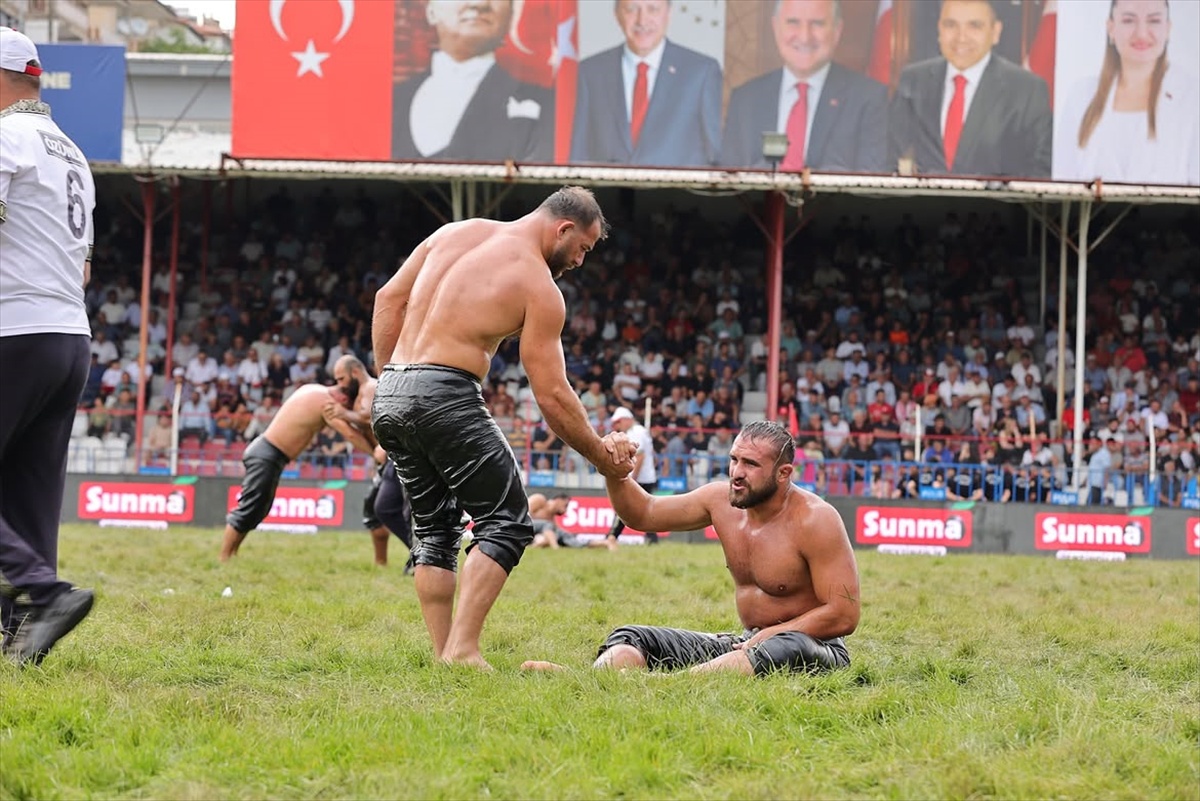 Milli güreşçi Feyzullah Aktürk, Yağlı Güreş Ligi\'nde 107 puanla şampiyon oldu