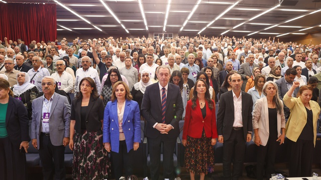 DEM Parti 5. Kongre'de Bakırhan ve Hatimoğulları yeniden eş genel başkan seçildi