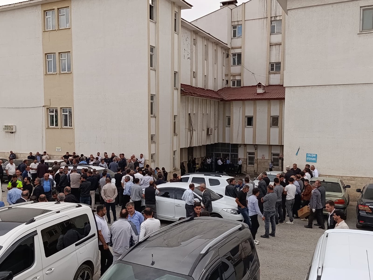 Van Başkale\'de dereye kapılan çoban 2 saat sonra yaralı bulundu, hastanede kurtarılamadı