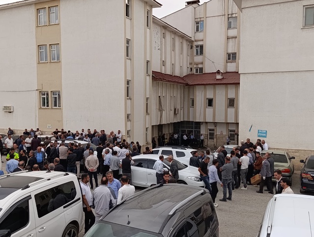Van Başkale'de dereye kapılan çoban 2 saat sonra yaralı bulundu, hastanede kurtarılamadı