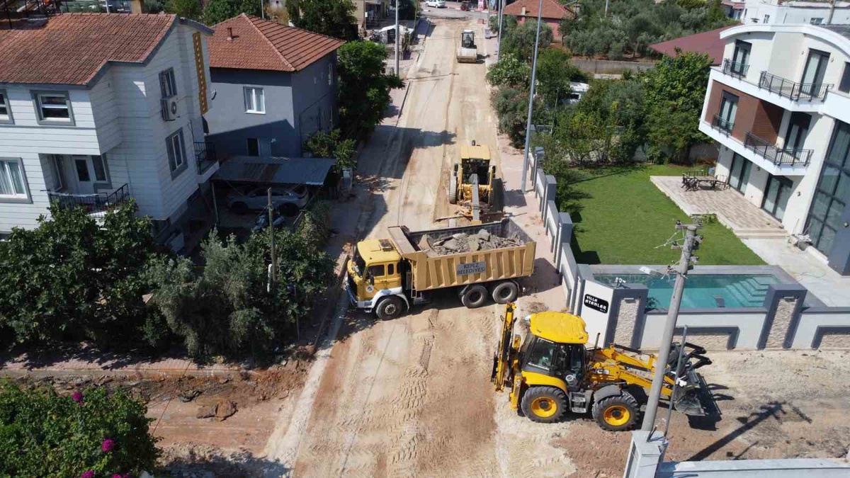 Kepez Duacı\'da asfalt için ikinci etap başladı, 11 sokakta zemin hazırlığı yapıldı