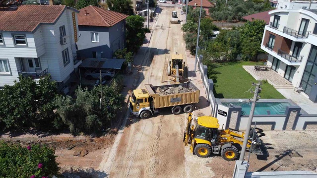 Kepez Duacı'da asfalt için ikinci etap başladı, 11 sokakta zemin hazırlığı yapıldı