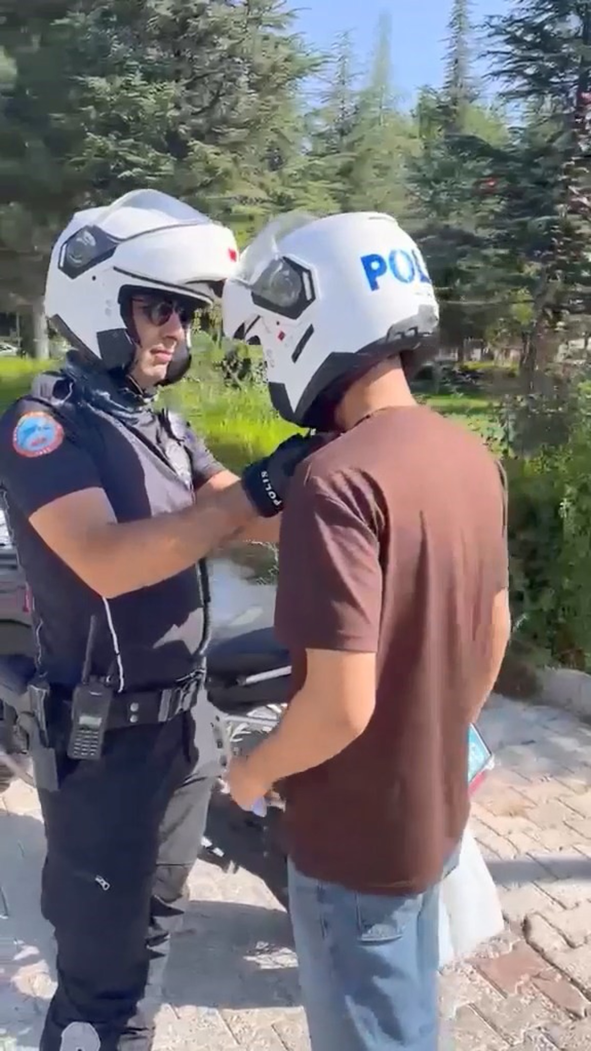 Elazığ\'da KPSS\'ye geç kalma riski yaşayan adaylar polis araçlarıyla sınava yetiştirildi