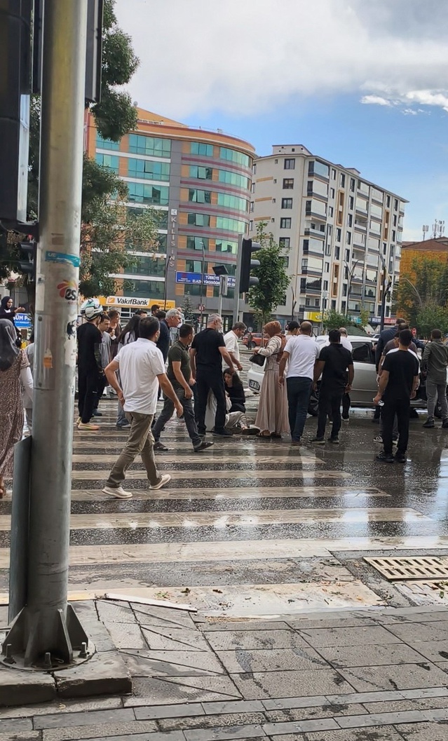 Elazığ'da otomobilin çarptığı yaya yaralandı, sürücü kaçtı