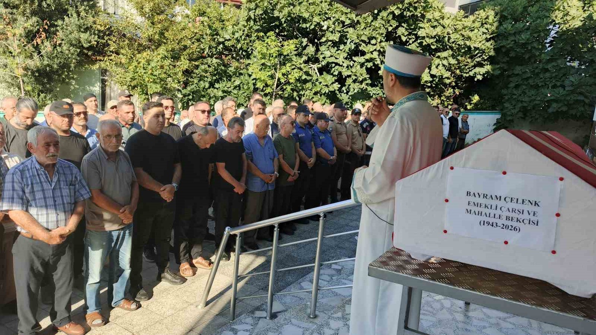 Samsun Bafra\'da emekli mahalle bekçisi Bayram Çelenk toprağa verildi