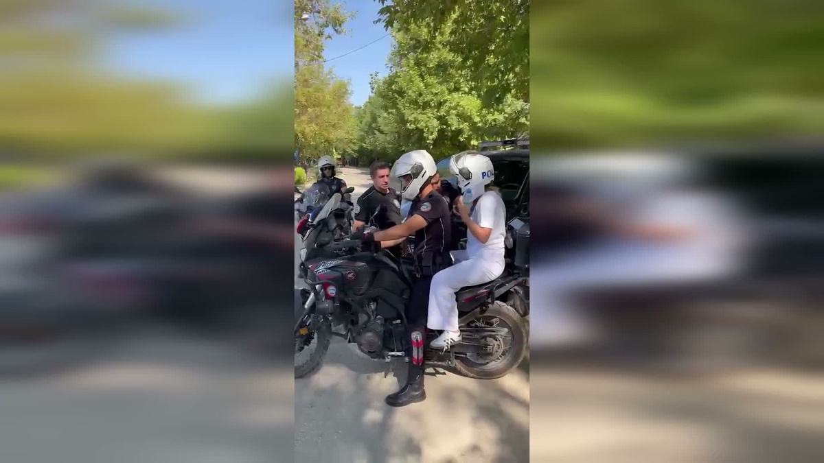 Emniyet ekipleri KPSS\'ye giren gençlerin sınavlara ulaşımına destek sağladı