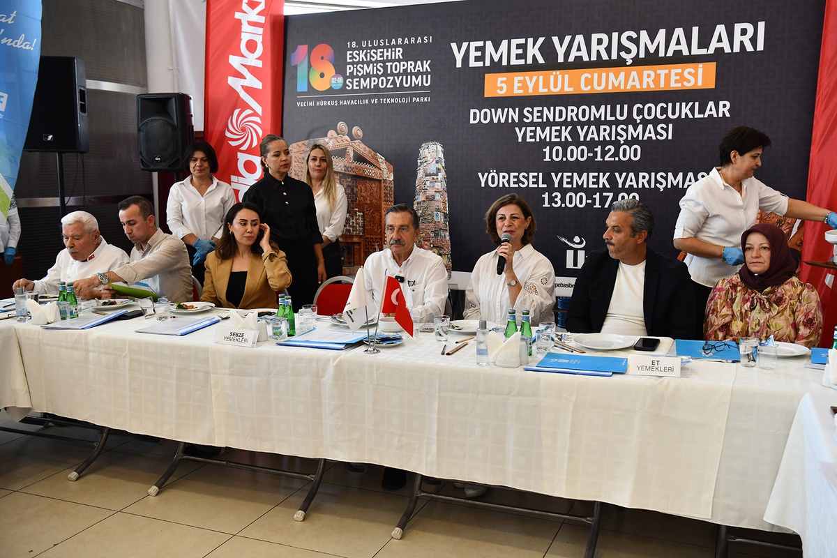 Eskişehir sempozyumunda yemek yarışmasında 80 kadın hünerlerini sergiledi
