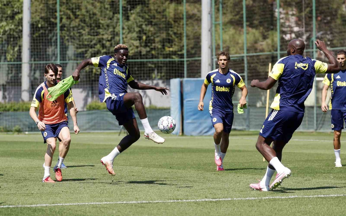 Fenerbahçe, Roma ile oynayacağı Şampiyonlar Ligi maçının hazırlıklarına başladı