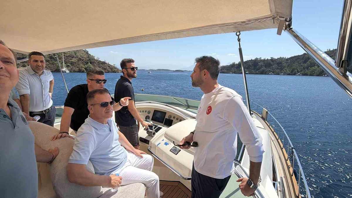 Fethiye Körfezi\'nde Dip Çamuru Temizliği Başlıyor