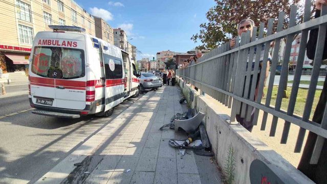 Güngören'de otomobil kaldırıma çıktı, 1'i ağır 4 yaralı var, sürücü gözaltında