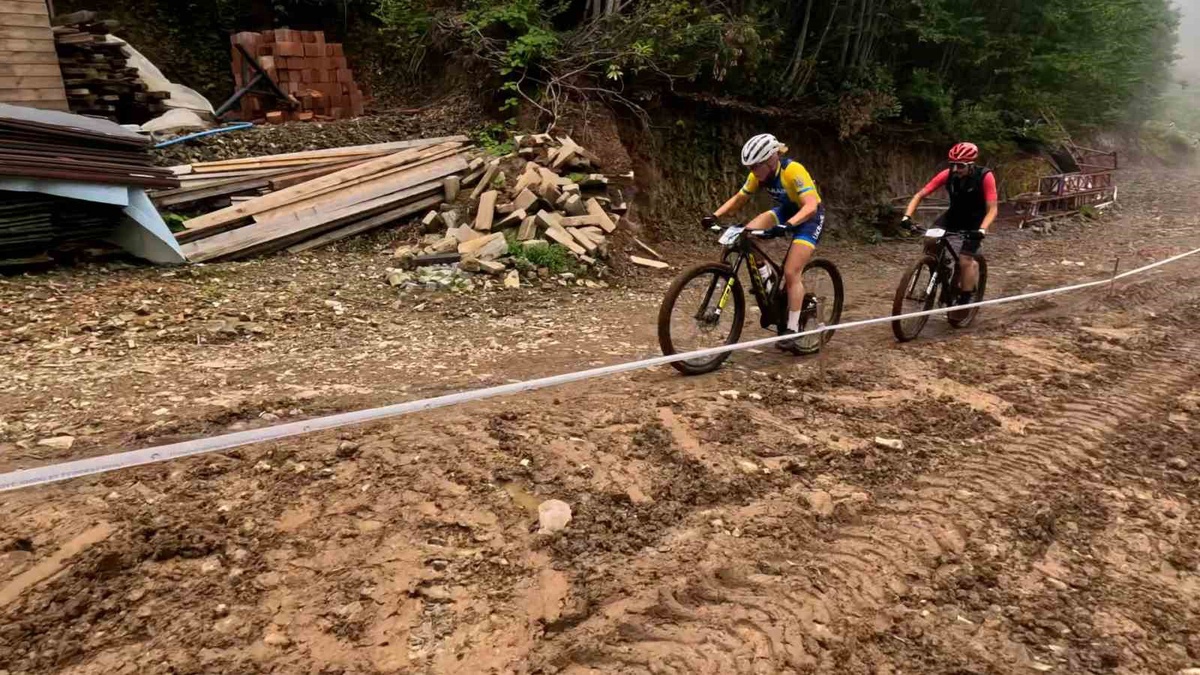 Rize Handüzü\'nde 10. Uluslararası Bisiklet Festivali\'nde 6 ülkeden 100 sporcu yarıştı