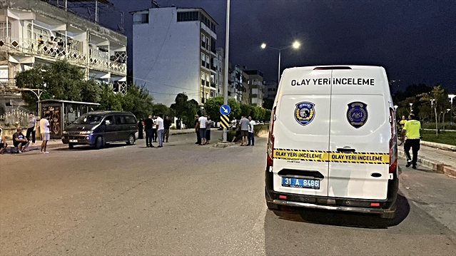 İskenderun'da panelvanın geri manevrada çarptığı 71 yaşındaki kadın ağır yaralandı