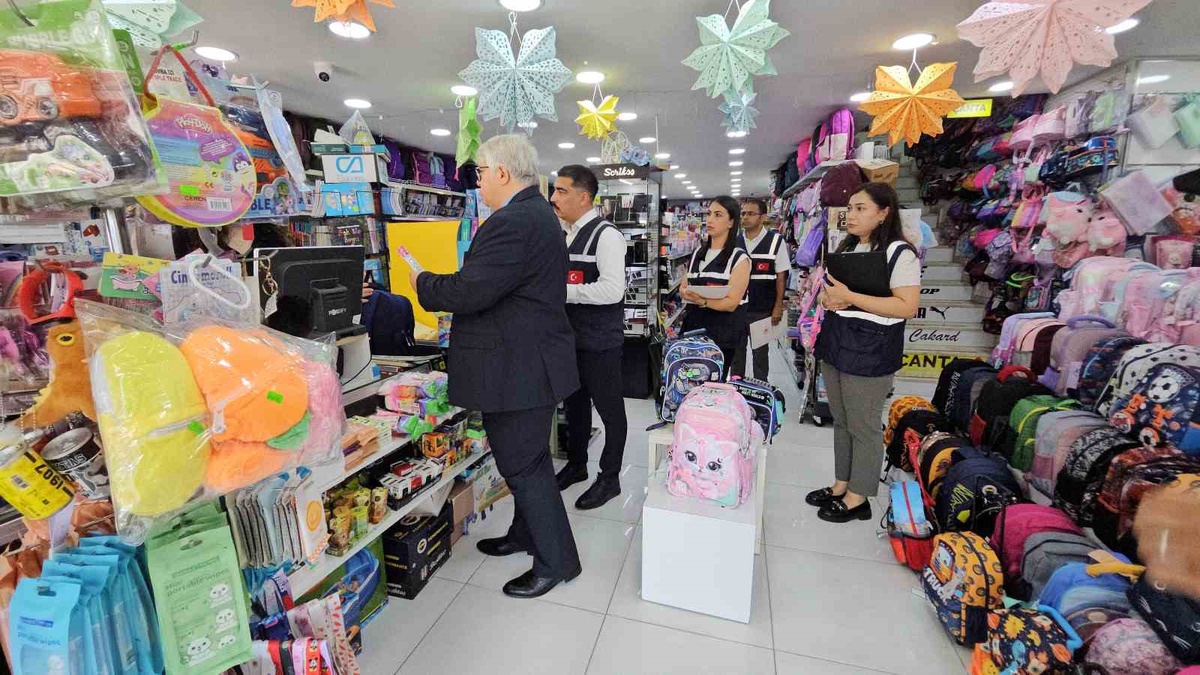 Hatay\'da okul ürünü denetimleri sürüyor; Ticaret Müdürü saha çalışmalarını inceledi
