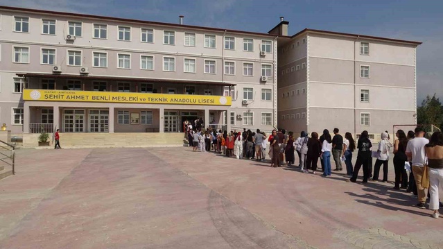 Hatay'da 2026 KPSS Lisans Sınavı Yoğun Katılımla Gerçekleşti