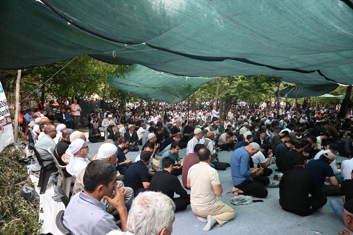 Bediüzzaman Said Nursi için doğduğu Bitlis Hizan\'daki Nurs köyünde mevlit okutuldu