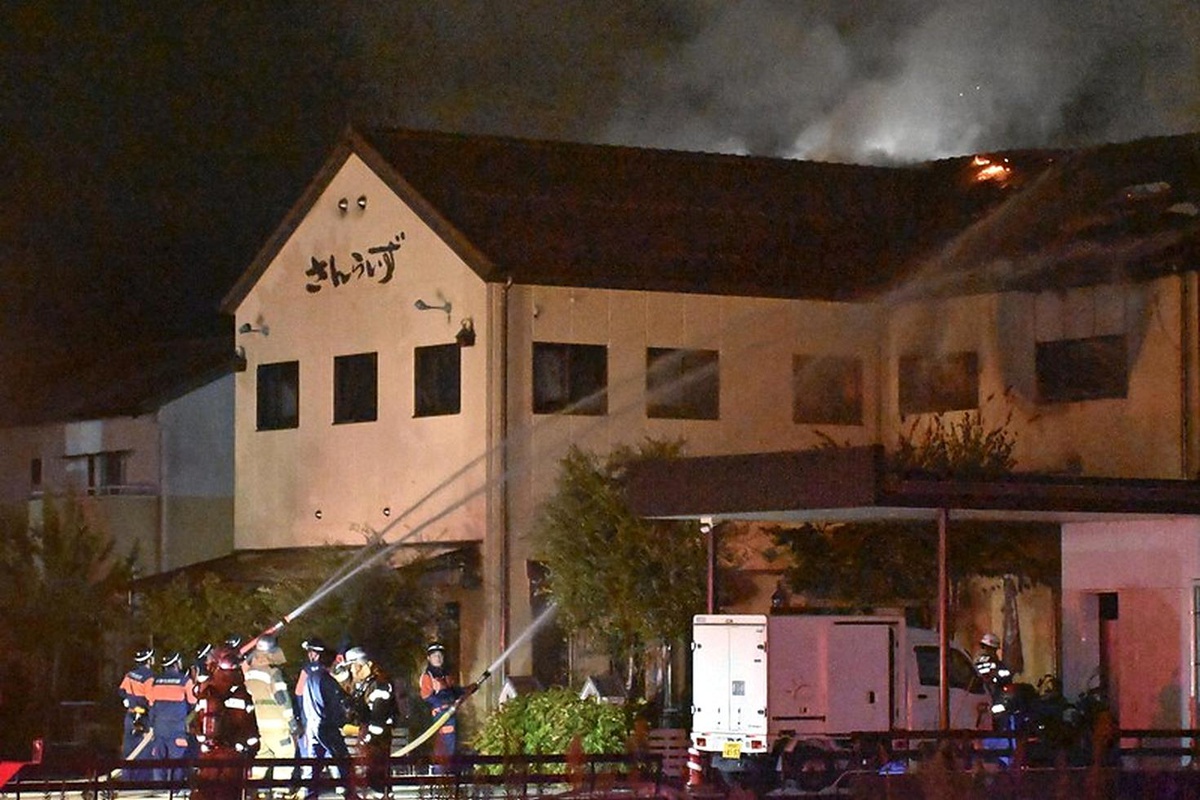 Japonya\'nın Gifu eyaletindeki pastanede çıkan yangında 3 kişi hayatını kaybetti
