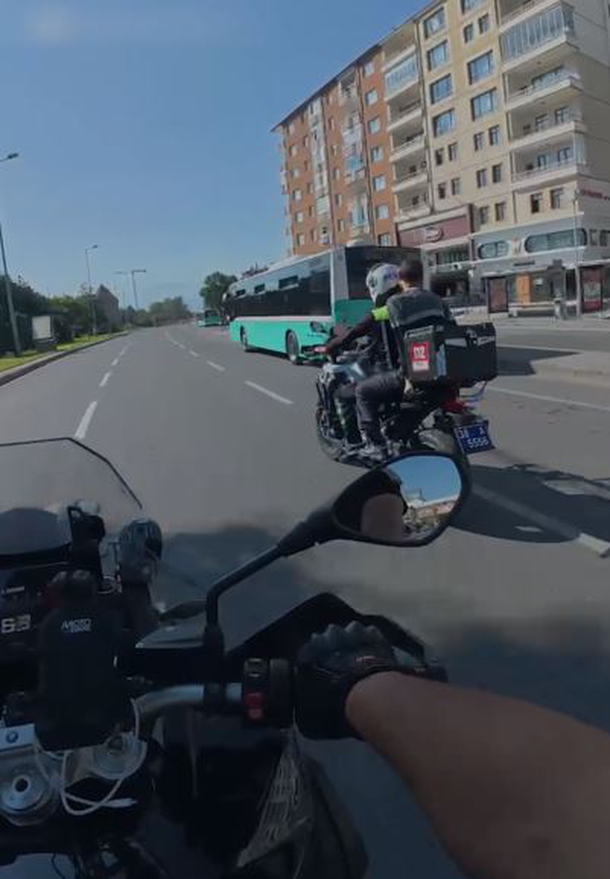 KPSS\'ye geç kalan adayları polis ekipleri otolar ve motosikletlerle sınava yetiştirdi