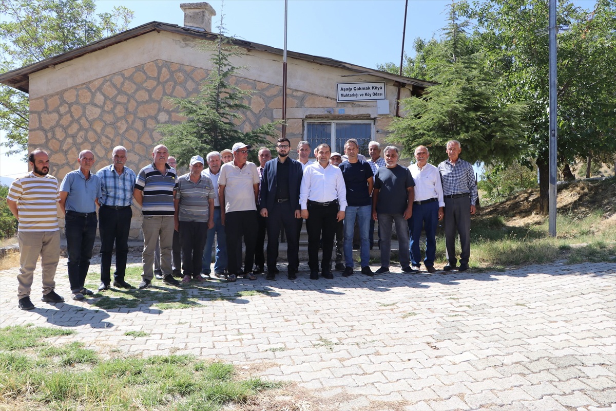 Keban Kaymakamı Onur, Aşağıçakmak köyünde vatandaşların sorunlarını dinledi
