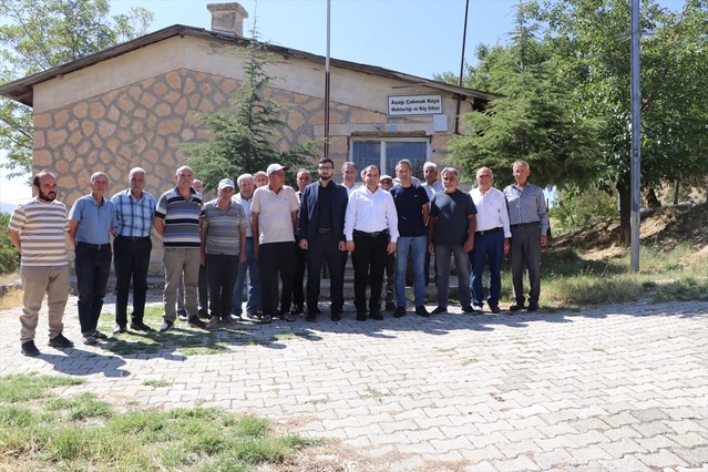 Keban Kaymakamı Onur, Aşağıçakmak köyünde vatandaşların sorunlarını dinledi