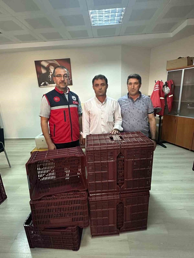 Aydın Köşk'te incir üreticilerine hasat ve muhafaza için plastik kasa dağıtıldı