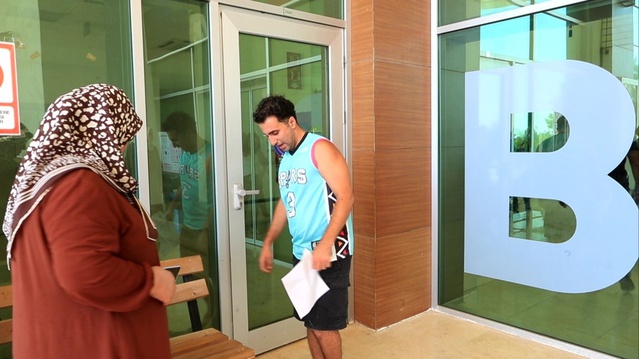 KPSS kapılar kapandı derken terlikle koşan aday sınava saniyelerle geç kaldı