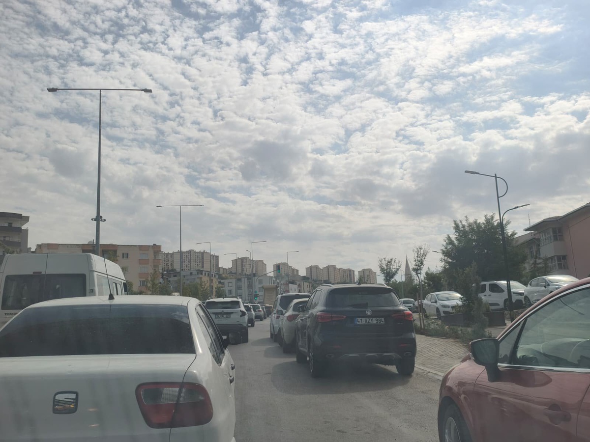 Şırnak\'ta KPSS öncesi ilçelerden merkeze akın trafiği durma noktasına getirdi