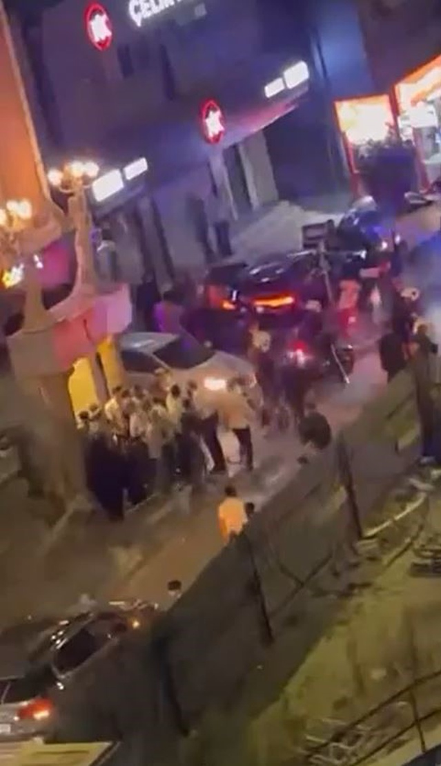 Küçükçekmece'de düğün salonunda kavga sokağa taştı, polis tarafları ayırdı