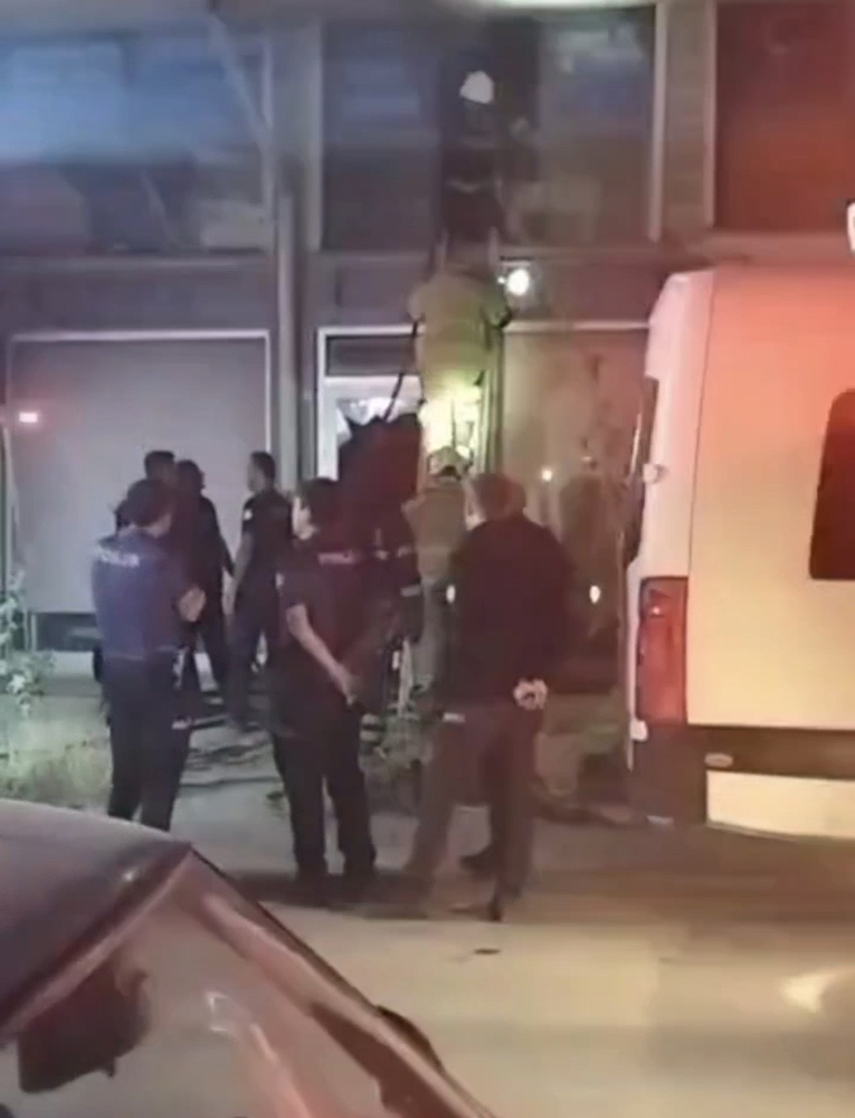 Kütahya\'da beyaz eşya servisinde çıkan yangın itfaiye ekiplerince söndürüldü