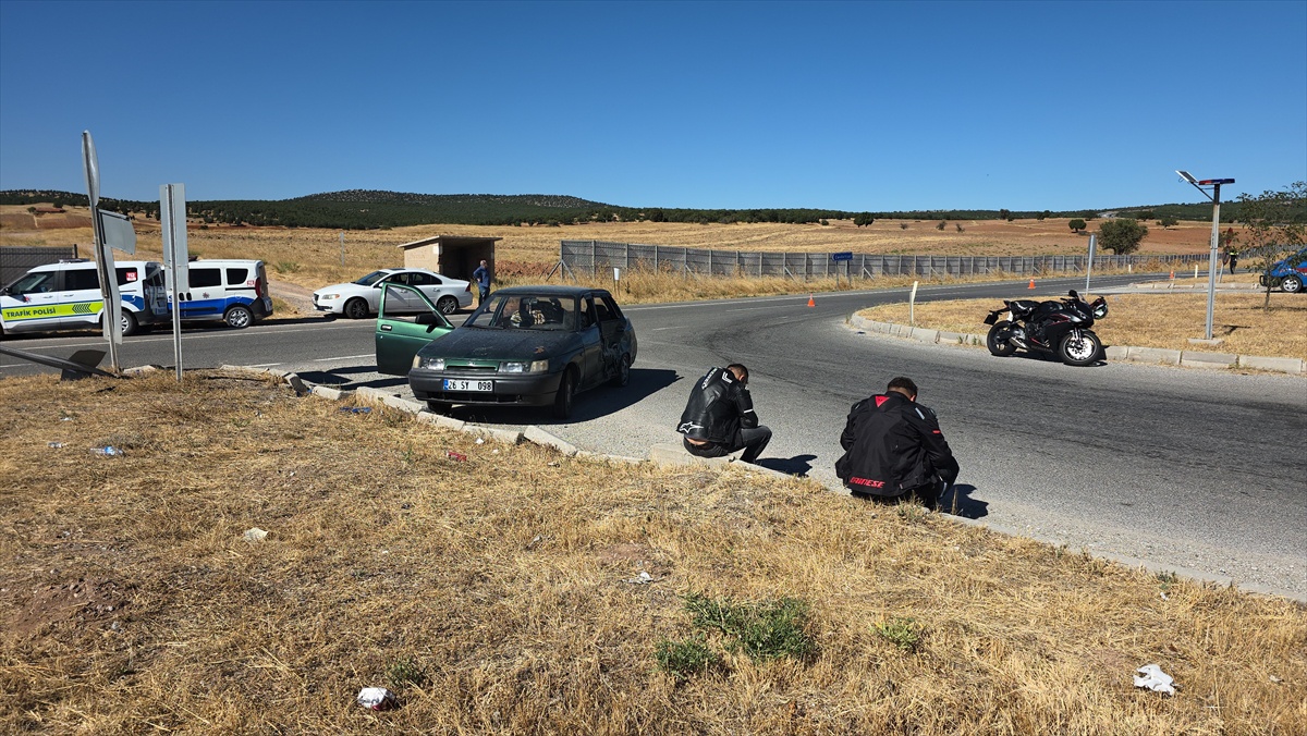 Kütahya Aslanapa'da motosiklet otomobile çarptı; sürücü Ahmet Çakır hayatını kaybetti
