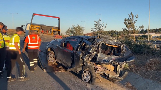 Kuzey Marmara Otoyolu'nda TIR hafif ticari araca çarptı, 1'i çocuk 6 kişi yaralandı