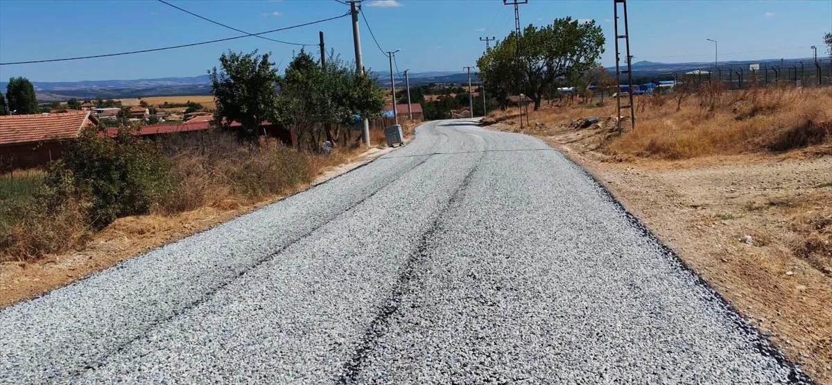 Edirne Lalapaşa\'nın Vaysal köyünde 2 kilometrelik sathi kaplama tamamlandı