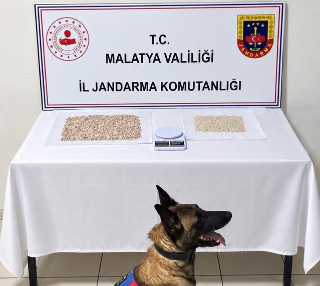 Malatya Battalgazi'de jandarma operasyonunda 1 kilo 80 gram metamfetamin ele geçirildi