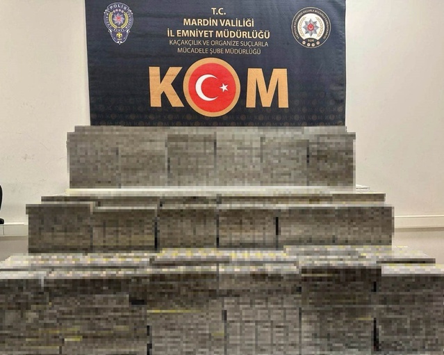 Mardin Artuklu'da kaçakçılık operasyonunda araçta 7 bin 500 paket sigara ele geçirildi