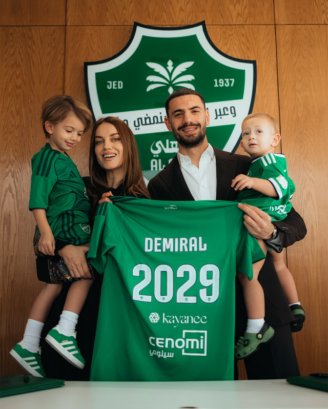 Merih Demiral’ın eşinden kafa karıştıran hamle: Tek kalemde soyadını kaldırdı