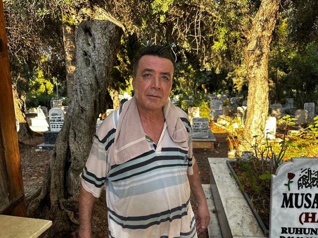 Hukuk öğrencisi Yasin, babasına yardım edip hem mesleği öğreniyor hem harçlık kazanıyor