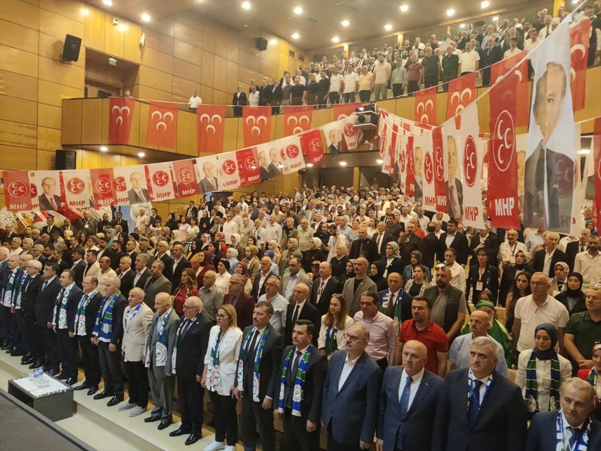 MHP Rize\'de İhsan Alkan kongrede yeniden il başkanlığına seçildi