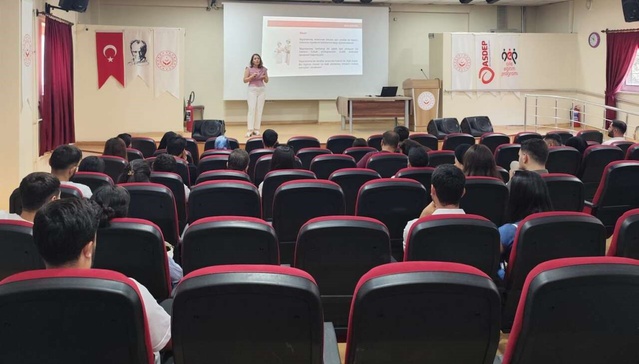 Cizre'de evlilik hazırlığındaki gençlere yönelik eğitim semineri başladı