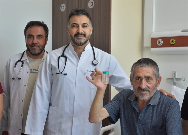Afyonkarahisar'da akciğerinde sarımsakla yaşayan Recep Arslan, bronkoskopiyle sağlığına kavuştu