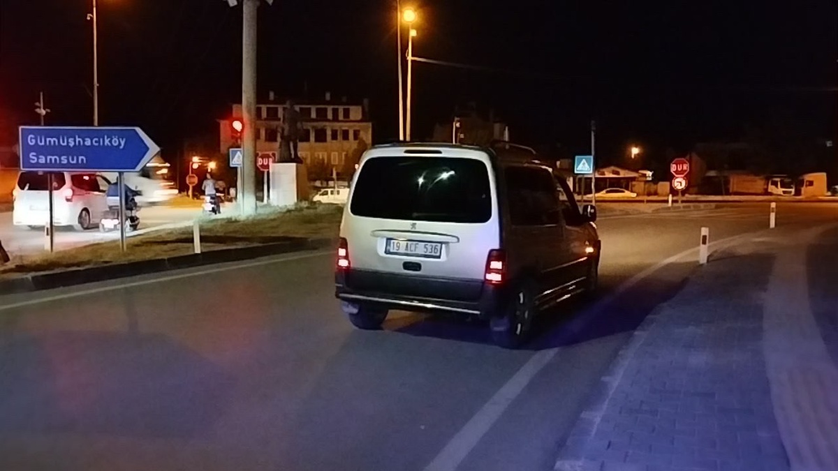Çorum Osmancık'ta otomobil ile motosiklet çarpıştı, 2'si çocuk 3 kişi yaralandı