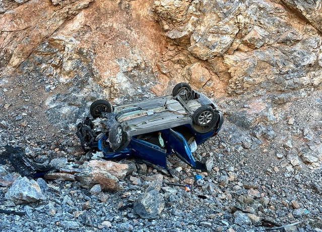 Adıyaman Çelikhan'da otomobil şarampole devrildi, 1'i çocuk 5 kişi yaralandı