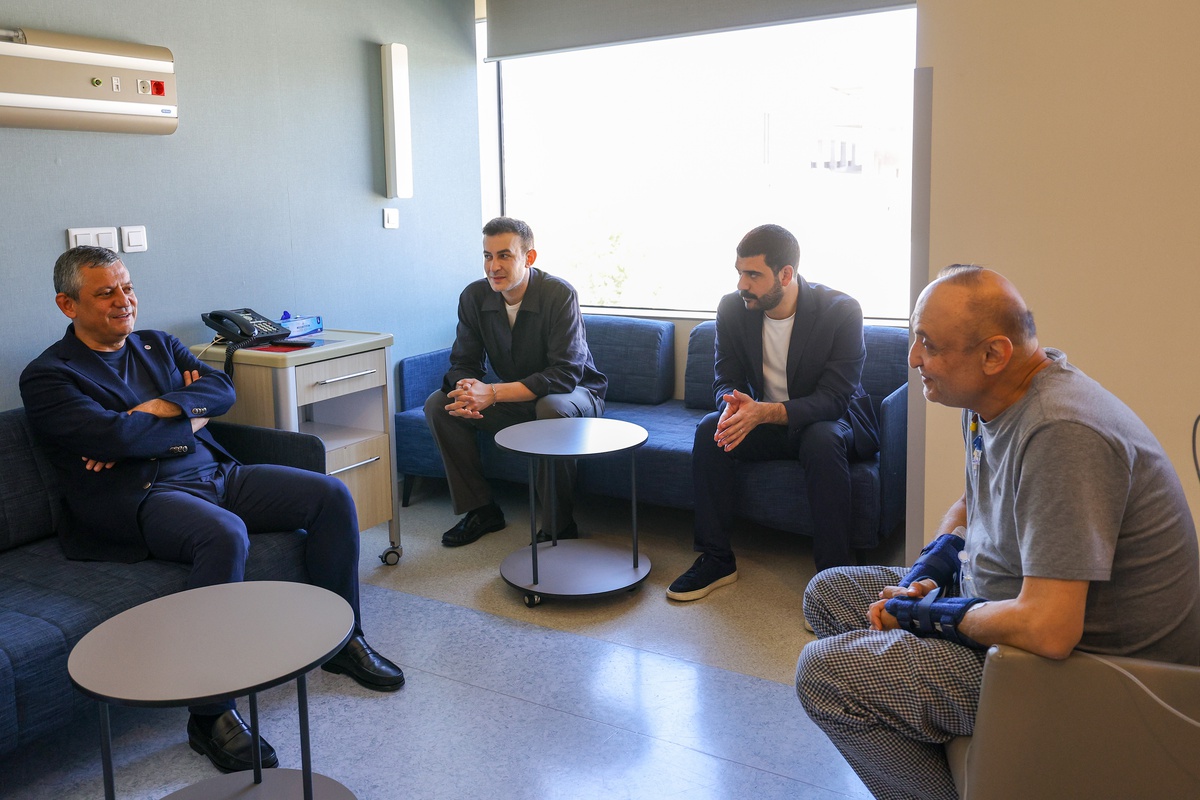 Özgür Özel, yaralanan vekili hastanede ziyaret etti