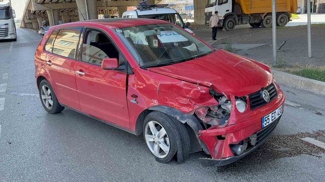 Tekkeköy'deki kazada 2 genç yaralandı, muhtar kavşağa trafik ışığı istedi