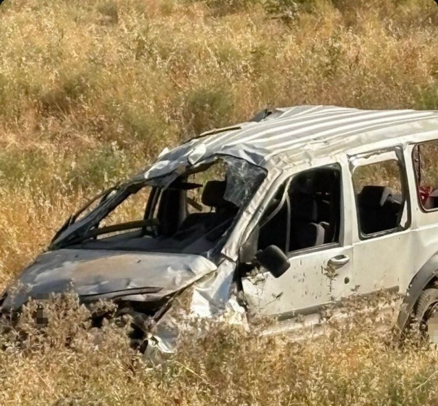 Siirt merkezde bir araç takla attı, sürücüsü yaralanarak hastaneye kaldırıldı