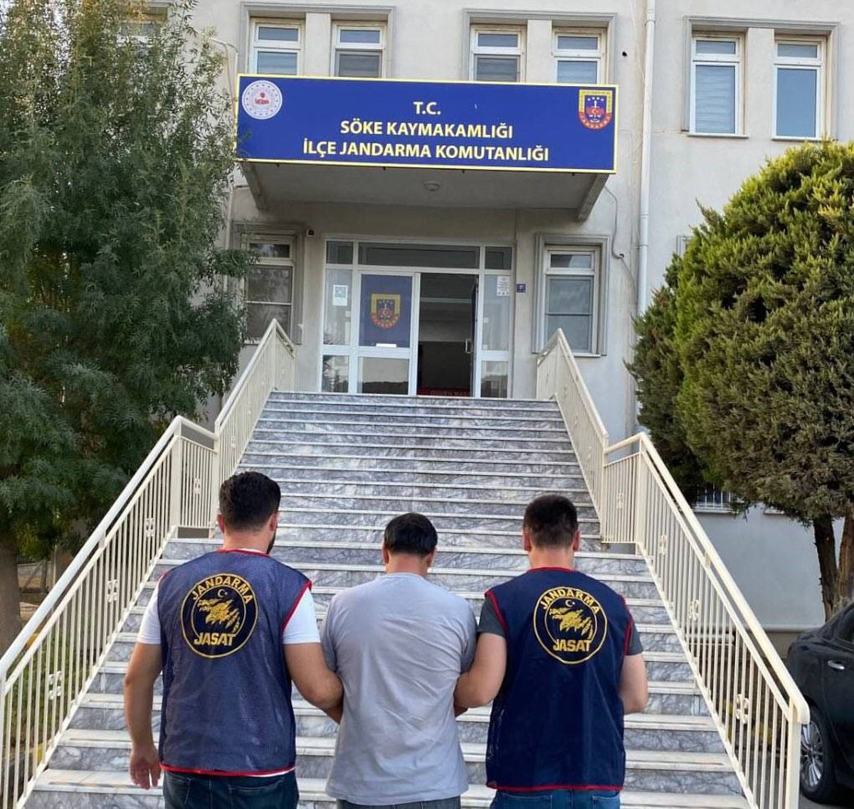 Söke\'de hırsızlık hükümlüsü U.A., 14 yıl 7 ay cezasıyla yakalanıp cezaevine gönderildi