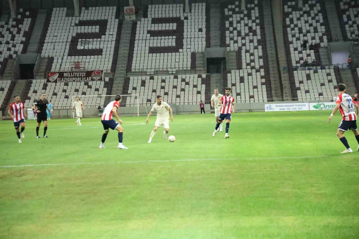 Elazığspor, Sebatspor\'u Kemal\'in hat trick\'iyle 3-1 yenerek lige galibiyetle başladı