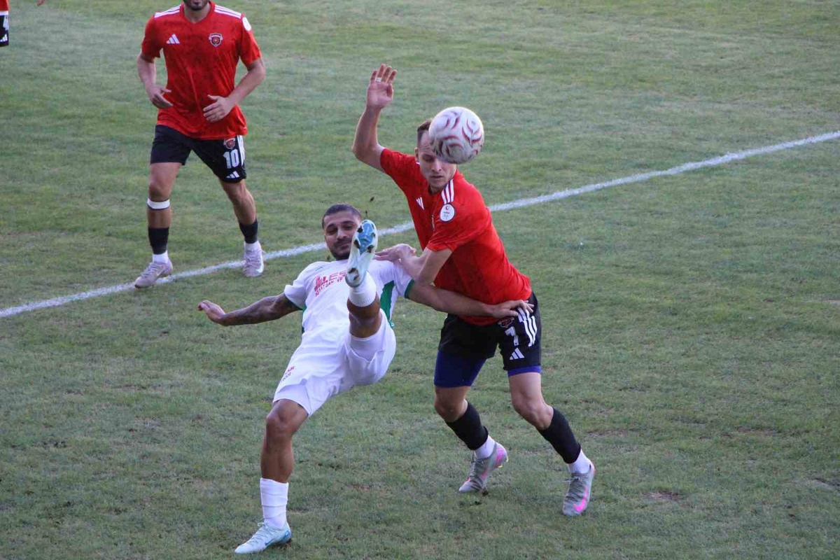 Amasyaspor, sahasında Gölcükspor\'u Savaş Çakır\'ın golüyle 1-0 mağlup etti